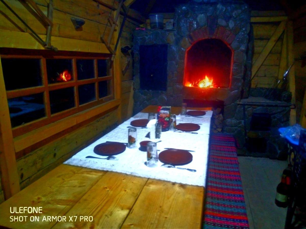 Приватна Садиба "Світлиця Гуцульщини" Worochta Exterior foto